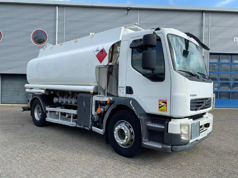 Volvo FL7-290 / 5 COMPARTIMENTS / 13000 LITER TOTAL / PUMP / ONLY:288120 KM / AUTOMATIC / EURO-5 / 2009 - Tankwagen: das Bild 2 Volvo FL7-290 / 5 COMPARTIMENTS / 13000 LITER TOTAL / PUMP / ONLY:288120 KM / AUTOMATIC / EURO-5 / 2009 - Tankwagen: das Bild 2