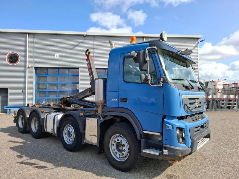 Volvo FMX 13-420 / 8X2 / HIAB 24 TON HOOK / VEB+ / ONLY:387622KM / AIRCO / AUTOMATIC / EURO-5 / 2011 - Abrollkipper: das Bild 4 Volvo FMX 13-420 / 8X2 / HIAB 24 TON HOOK / VEB+ / ONLY:387622KM / AIRCO / AUTOMATIC / EURO-5 / 2011 - Abrollkipper: das Bild 4