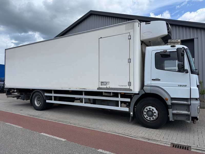 Mercedes-Benz Axor 1928, Chereau, Carrier 850 Easy Cold, Taillift - Kühlkoffer LKW: das Bild 2 Mercedes-Benz Axor 1928, Chereau, Carrier 850 Easy Cold, Taillift - Kühlkoffer LKW: das Bild 2