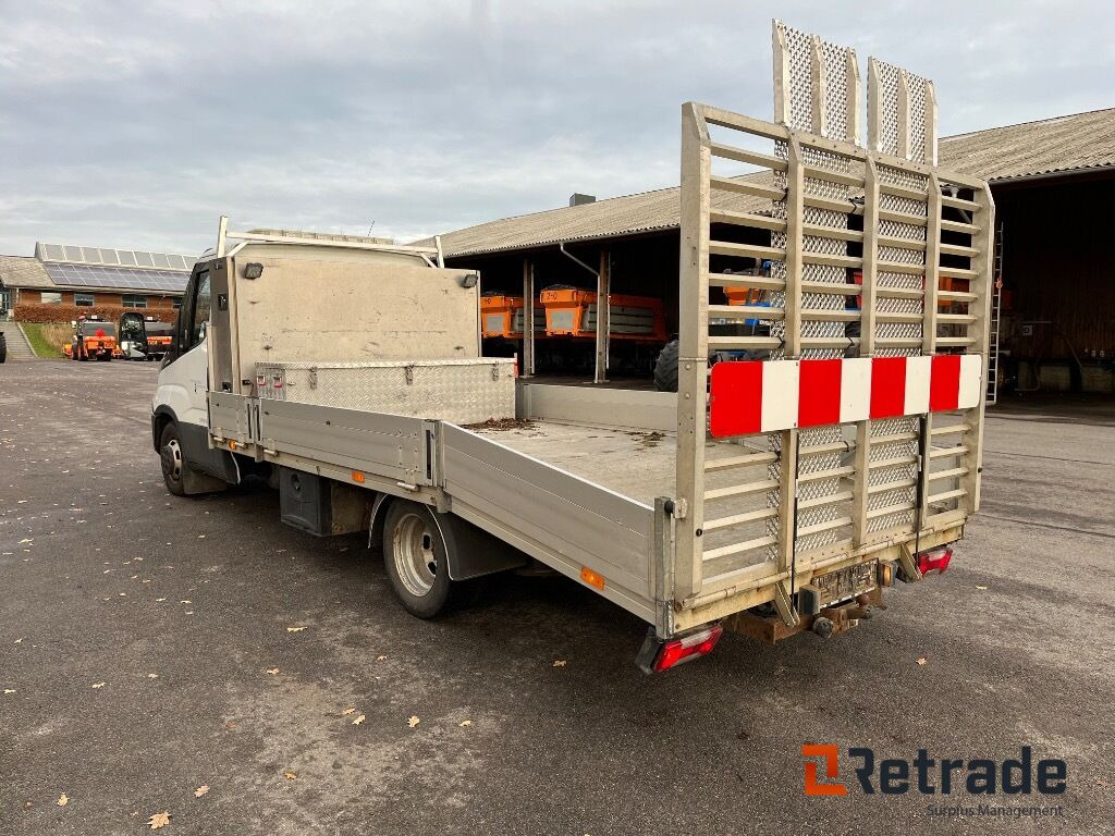 IVECO 35-180 3,0D med Alu-knæklad og læsserampe. - PKW: das Bild 4 IVECO 35-180 3,0D med Alu-knæklad og læsserampe. - PKW: das Bild 4