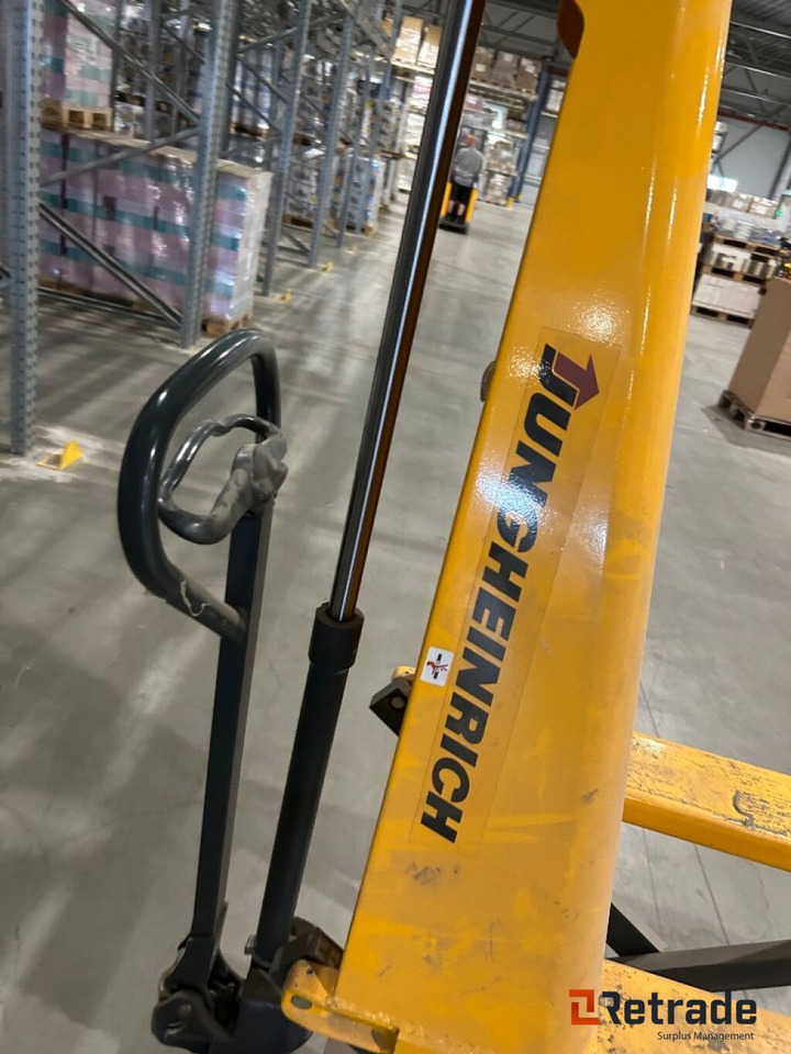 Jekke tralle fra Jungheinrich AX 10 - Lagertechnik: das Bild 3 Jekke tralle fra Jungheinrich AX 10 - Lagertechnik: das Bild 3