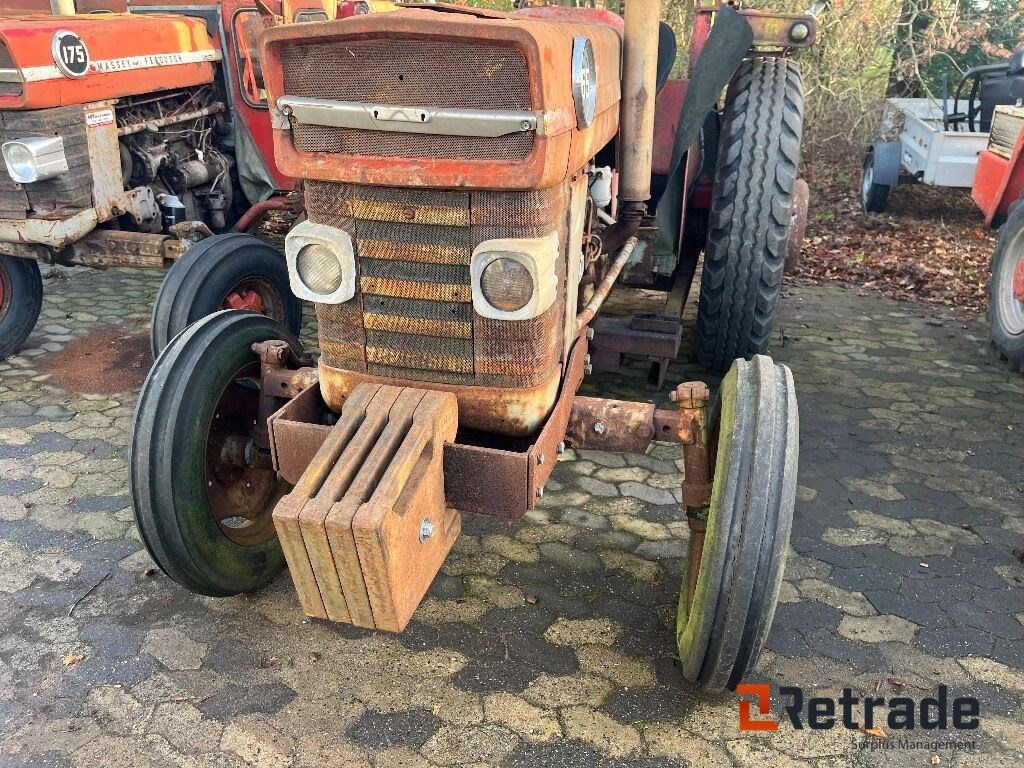 Traktor Massey Ferguson MF 165 - Landmaschine: das Bild 3 Traktor Massey Ferguson MF 165 - Landmaschine: das Bild 3