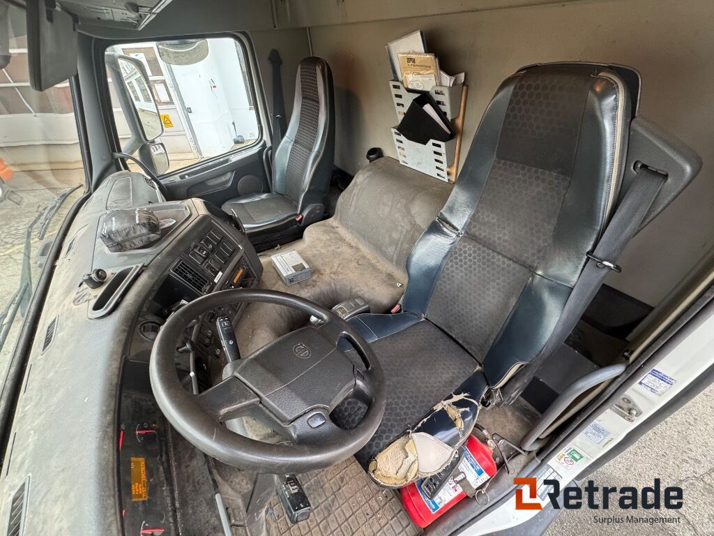VOLVO FM 330 4X2 - Koffer LKW: das Bild 5 VOLVO FM 330 4X2 - Koffer LKW: das Bild 5