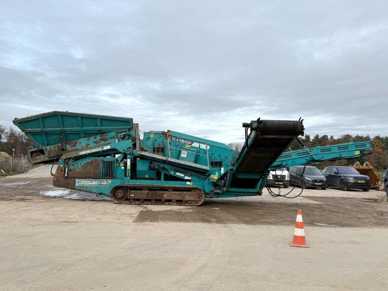 Powerscreen Warrior 1400 - Caterpillar Engine / 3 Conveyors - Siebmaschine: das Bild 2 Powerscreen Warrior 1400 - Caterpillar Engine / 3 Conveyors - Siebmaschine: das Bild 2