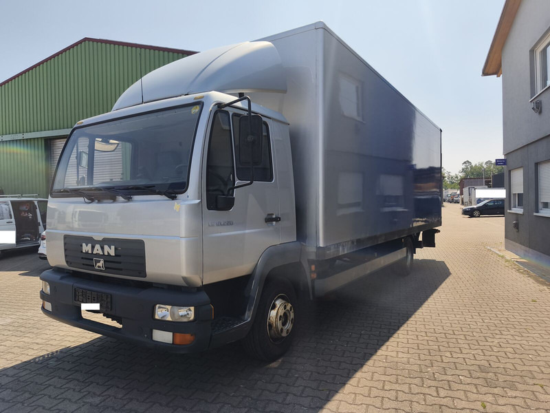 MAN LE 10.220 - Koffer LKW: das Bild 1 MAN LE 10.220 - Koffer LKW: das Bild 1