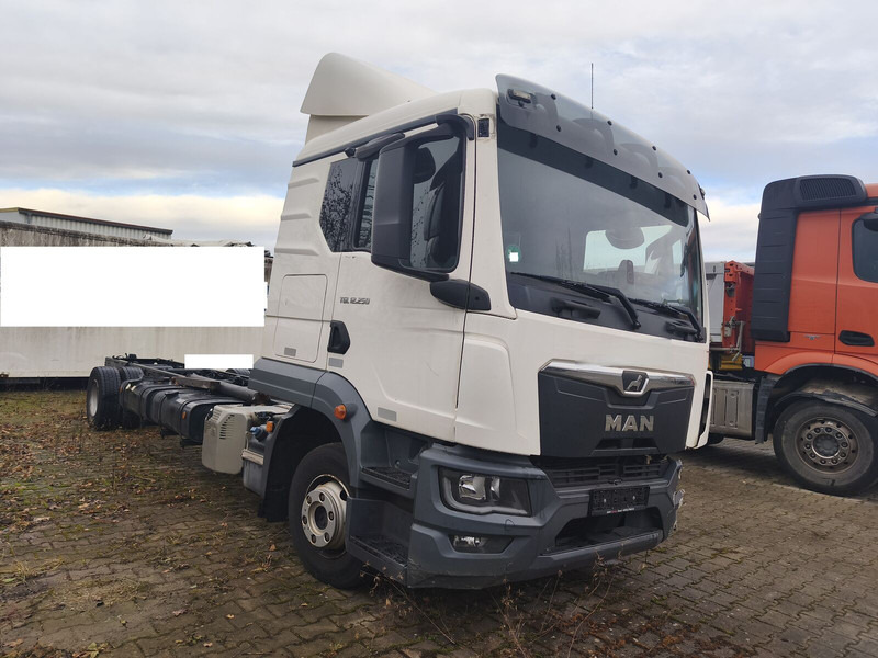 MAN TGL 12.250 Euro6 4x2 AHK - Fahrgestell LKW: das Bild 2 MAN TGL 12.250 Euro6 4x2 AHK - Fahrgestell LKW: das Bild 2