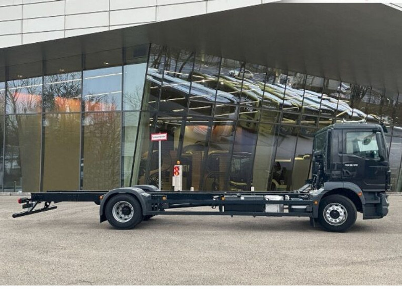 MAN TGM 18.320 4x2 BL CH Fahrgestell Euro 6 NEU Rechtslenker - Fahrgestell LKW: das Bild 4 MAN TGM 18.320 4x2 BL CH Fahrgestell Euro 6 NEU Rechtslenker - Fahrgestell LKW: das Bild 4