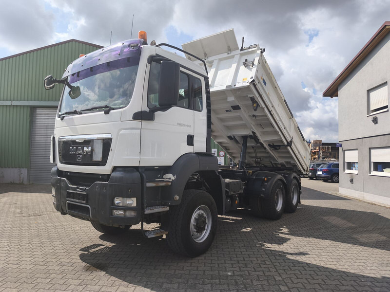 MAN TGS 26.400 6x6 GL Meiller Dreiseitenkipper Bordmatik Plane Euro - Kipper: das Bild 2 MAN TGS 26.400 6x6 GL Meiller Dreiseitenkipper Bordmatik Plane Euro - Kipper: das Bild 2