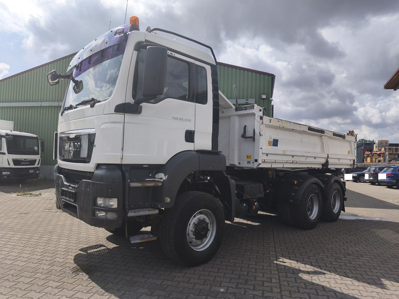 MAN TGS 26.400 6x6 GL Meiller Dreiseitenkipper Bordmatik Plane Euro - Kipper: das Bild 3 MAN TGS 26.400 6x6 GL Meiller Dreiseitenkipper Bordmatik Plane Euro - Kipper: das Bild 3