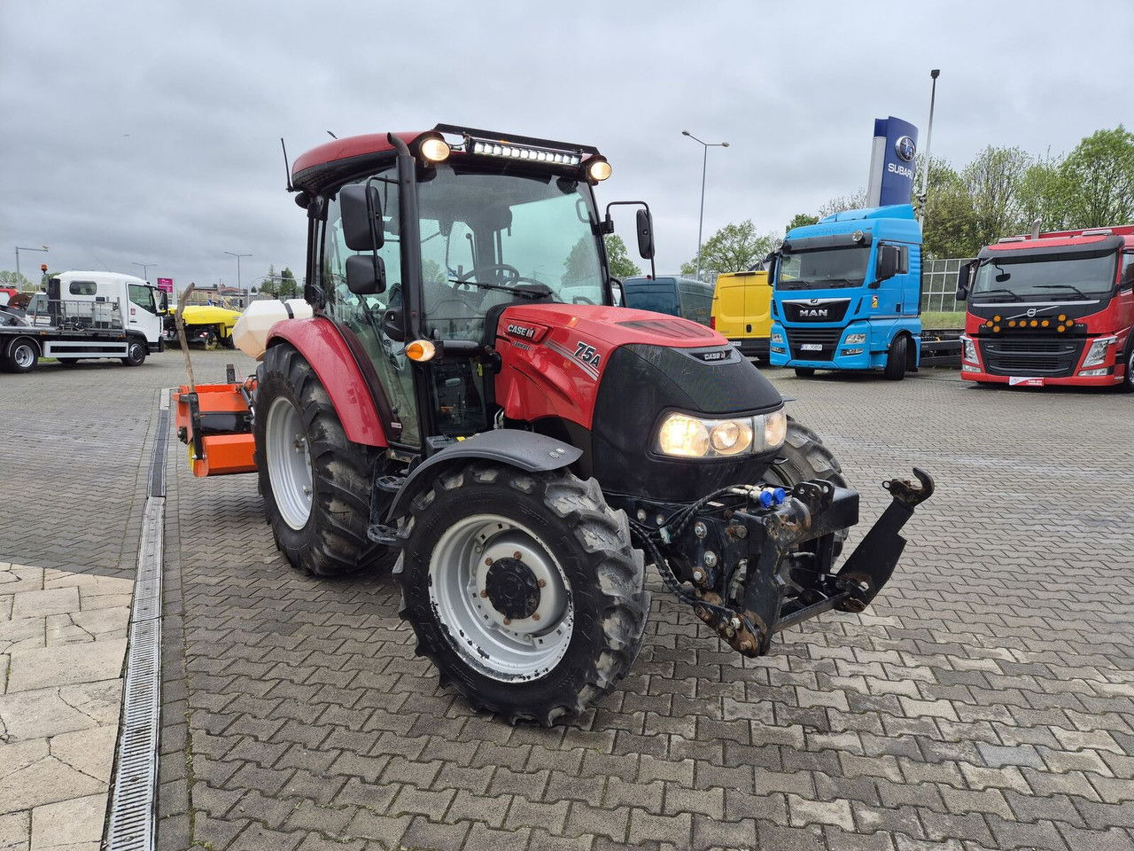 Case IH Farmall 75 / 2022 / Only 1853 MTH / Sweeper + Plow Extra / 1 OWN - Traktor: das Bild 1 Case IH Farmall 75 / 2022 / Only 1853 MTH / Sweeper + Plow Extra / 1 OWN - Traktor: das Bild 1
