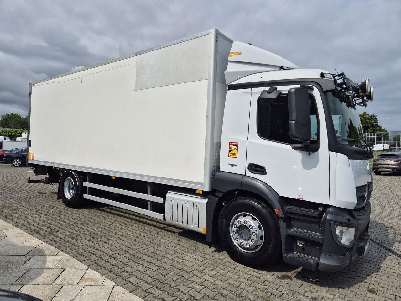 Mercedes-Benz Antos 1830 L / Container / Accident-Free / 1 Owner / Serviced / - Koffer LKW: das Bild 5 Mercedes-Benz Antos 1830 L / Container / Accident-Free / 1 Owner / Serviced / - Koffer LKW: das Bild 5