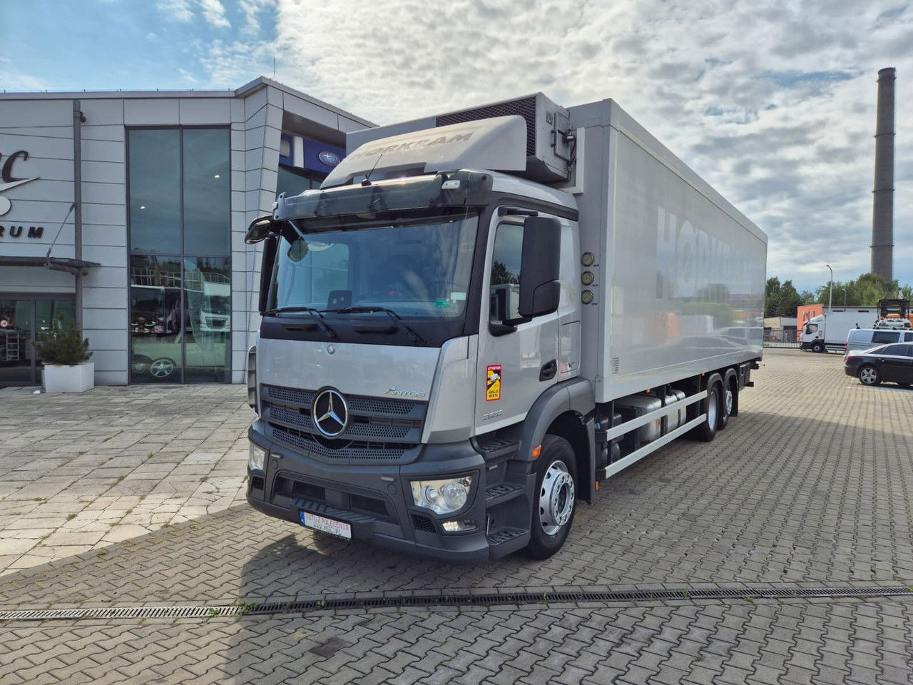Mercedes-Benz Antos 2532 L 6X2 / Frigoblock / 1 Owner / 6X2 / Euro 6 / TOP - Kühlkoffer LKW: das Bild 3 Mercedes-Benz Antos 2532 L 6X2 / Frigoblock / 1 Owner / 6X2 / Euro 6 / TOP - Kühlkoffer LKW: das Bild 3