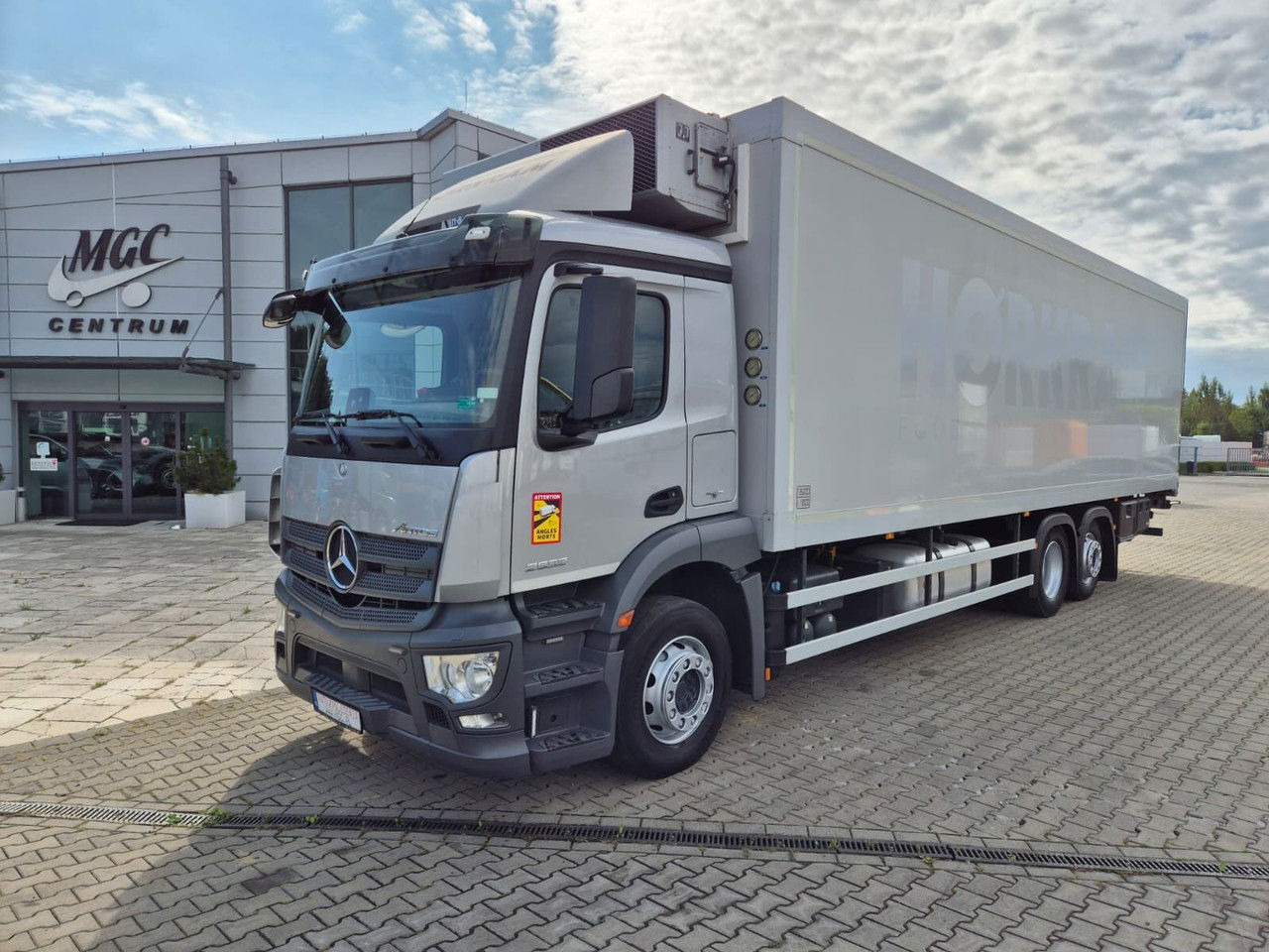 Mercedes-Benz Antos 2532 L 6X2 / Frigoblock / 1 Owner / 6X2 / Euro 6 / TOP - Kühlkoffer LKW: das Bild 2 Mercedes-Benz Antos 2532 L 6X2 / Frigoblock / 1 Owner / 6X2 / Euro 6 / TOP - Kühlkoffer LKW: das Bild 2