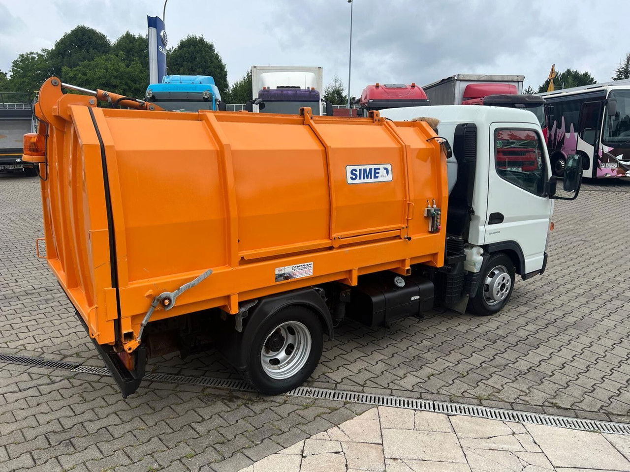 Mitsubishi Canter Fuso 3S13 AMT / Presscontainer / LOW KM / Super Condition - Müllwagen: das Bild 4 Mitsubishi Canter Fuso 3S13 AMT / Presscontainer / LOW KM / Super Condition - Müllwagen: das Bild 4