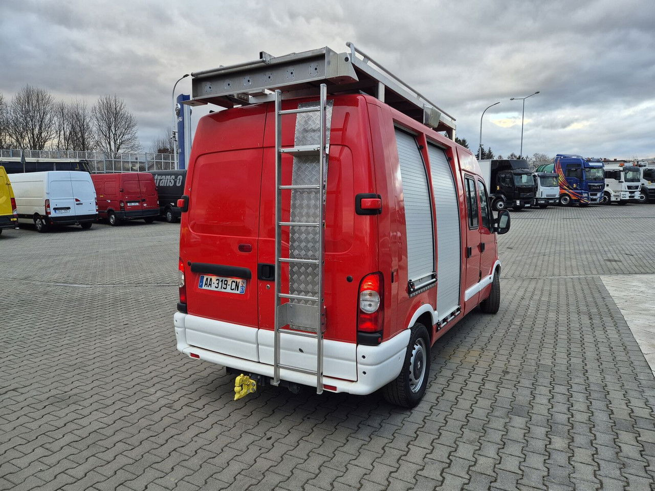 Feuerwehrfahrzeug Renault Master 2.5 DCi / Only 25TKM / Like NEW / WE Have 3 THE Same: das Bild 7