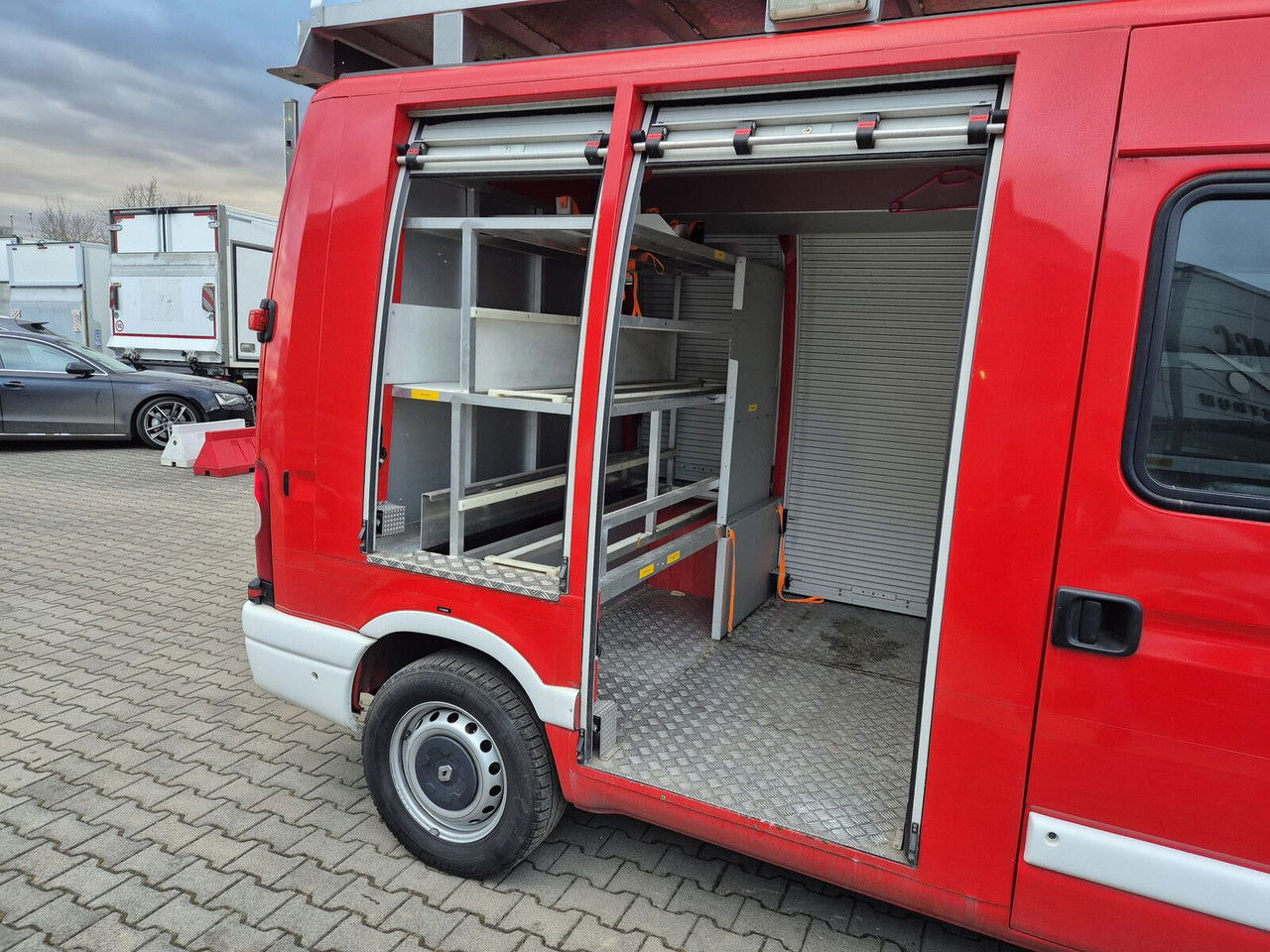 Feuerwehrfahrzeug Renault Master 2.5 DCi / Only 25TKM / Like NEW / WE Have 3 THE Same: das Bild 21