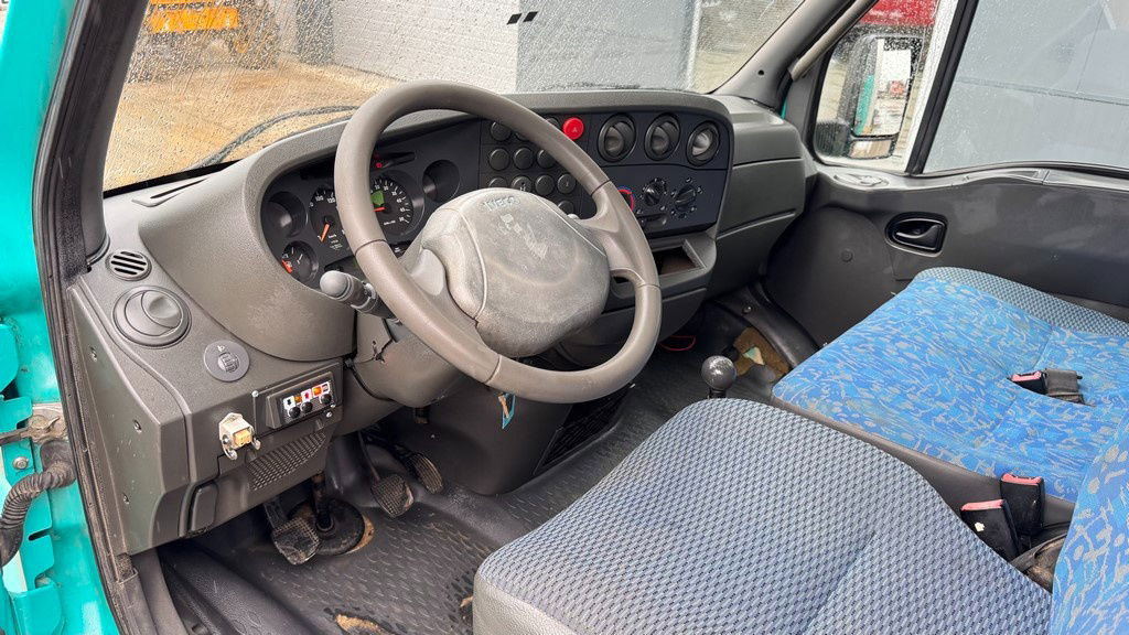 Pritsche Transporter Iveco Daily 65 C15 stake body - Hiab 045-3 - 7.5M: das Bild 22 Pritsche Transporter Iveco Daily 65 C15 stake body - Hiab 045-3 - 7.5M: das Bild 22