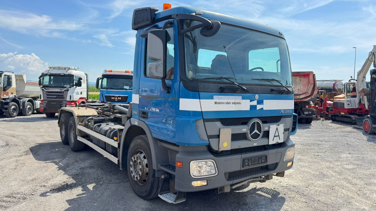 Mercedes-Benz Actros 2641 6x4 hiab abroll tipper - spring - Containerwagen/ Wechselfahrgestell LKW: das Bild 3 Mercedes-Benz Actros 2641 6x4 hiab abroll tipper - spring - Containerwagen/ Wechselfahrgestell LKW: das Bild 3