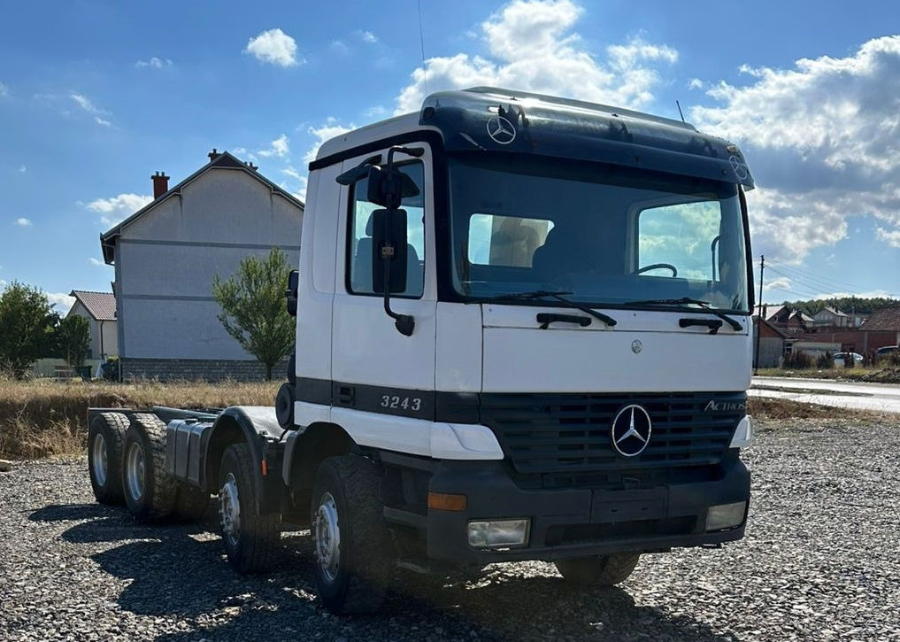 Mercedes-Benz Actros 3243 8x4 chassis - Fahrgestell LKW: das Bild 3 Mercedes-Benz Actros 3243 8x4 chassis - Fahrgestell LKW: das Bild 3