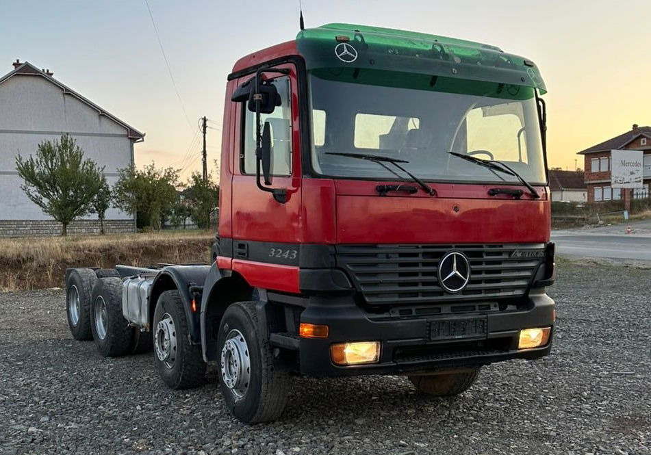 Mercedes-Benz Actros 3243 8x4 chassis - retarder - Fahrgestell LKW: das Bild 2 Mercedes-Benz Actros 3243 8x4 chassis - retarder - Fahrgestell LKW: das Bild 2