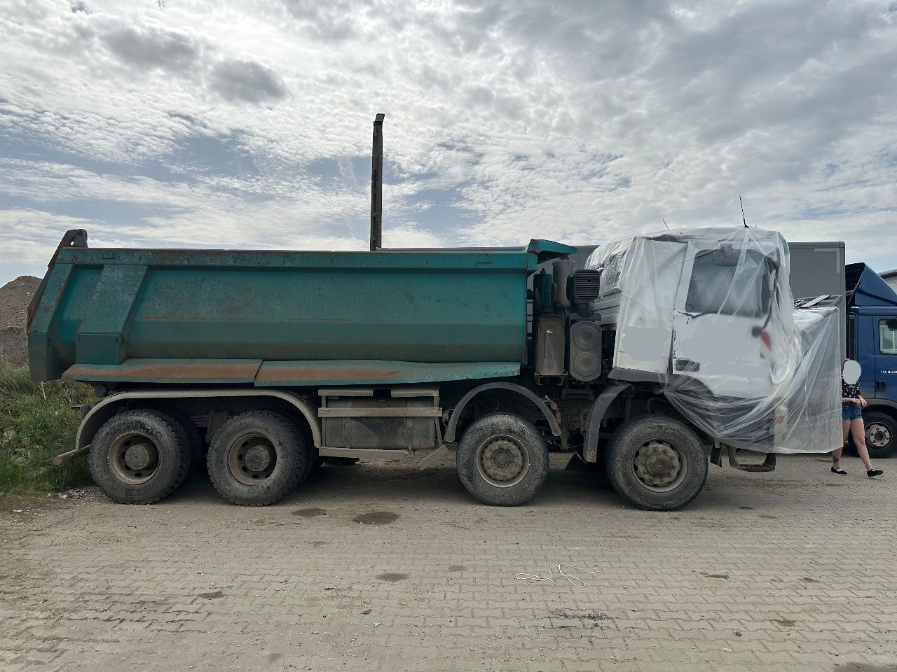 Mercedes-Benz Actros 4141 K 8x6 mulda tipper - damaged - Kipper: das Bild 3 Mercedes-Benz Actros 4141 K 8x6 mulda tipper - damaged - Kipper: das Bild 3