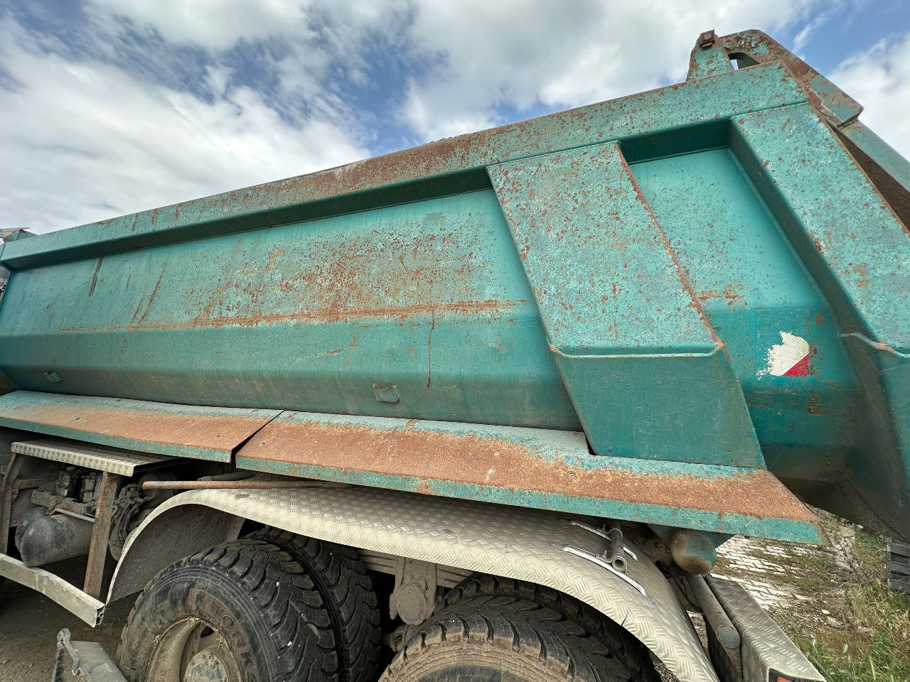 Mercedes-Benz Actros 4141 K 8x6 mulda tipper - damaged - Kipper: das Bild 5 Mercedes-Benz Actros 4141 K 8x6 mulda tipper - damaged - Kipper: das Bild 5