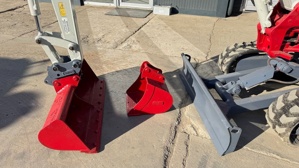 Takeuchi TB230 - 2019 Year - 2435 Hours - 2X Buckets - NEW Tracks - Minibagger: das Bild 2 Takeuchi TB230 - 2019 Year - 2435 Hours - 2X Buckets - NEW Tracks - Minibagger: das Bild 2