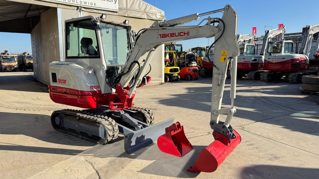 Takeuchi TB230 - 2019 Year - 2435 Hours - 2X Buckets - NEW Tracks - Minibagger: das Bild 5 Takeuchi TB230 - 2019 Year - 2435 Hours - 2X Buckets - NEW Tracks - Minibagger: das Bild 5