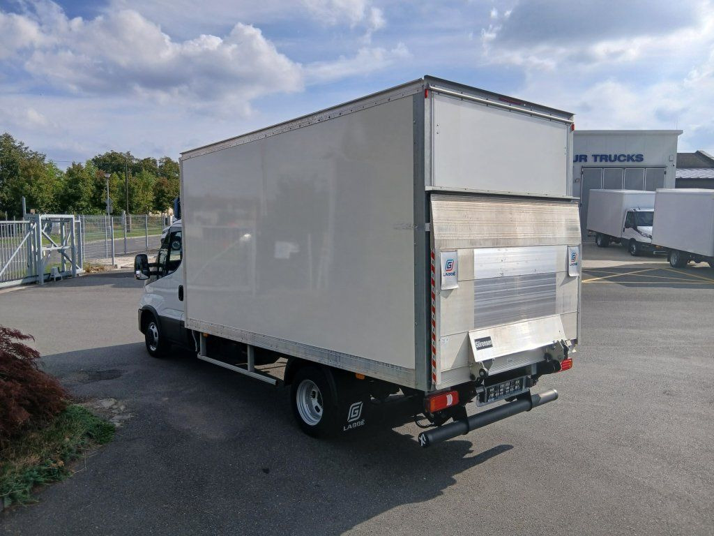 Iveco 35C16 Daily - Koffer Transporter: das Bild 5 Iveco 35C16 Daily - Koffer Transporter: das Bild 5