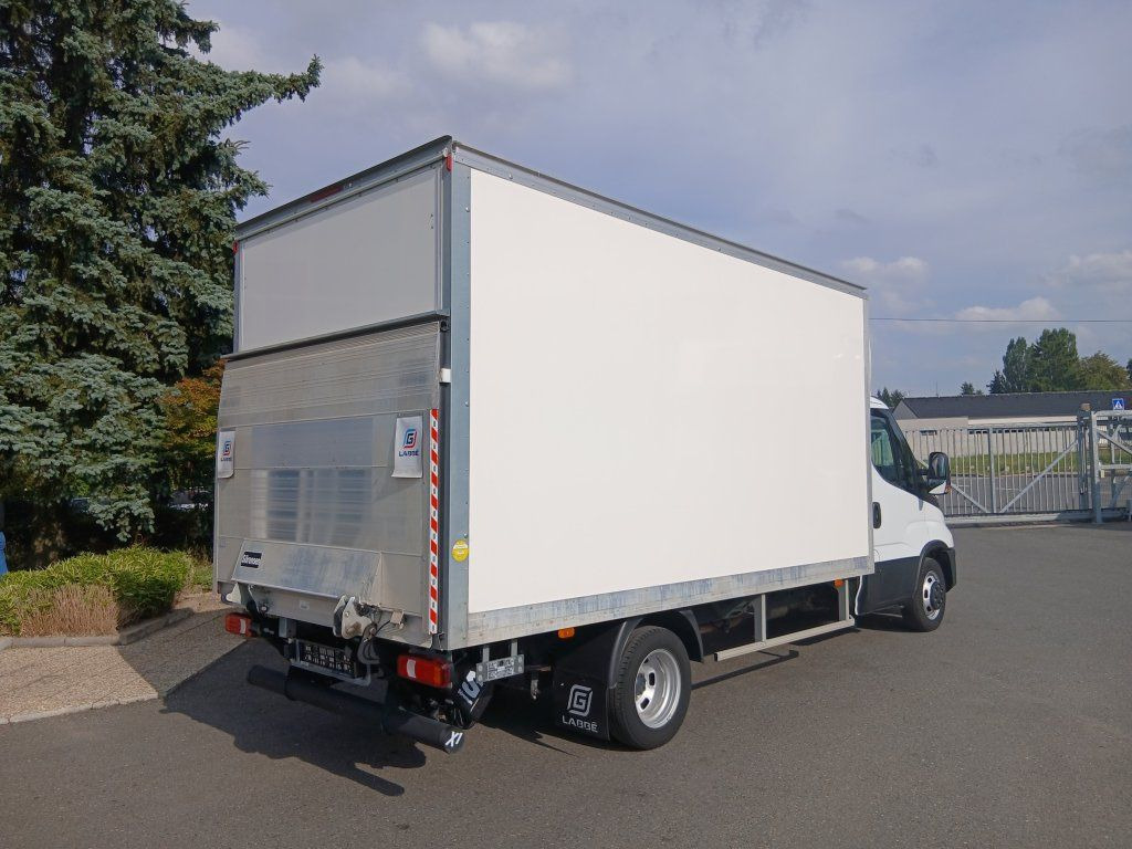 Iveco 35C16 Daily - Koffer Transporter: das Bild 4 Iveco 35C16 Daily - Koffer Transporter: das Bild 4