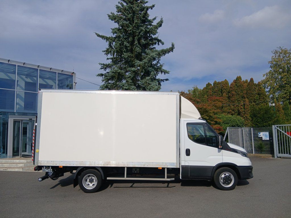 Iveco 35C16 Daily - Koffer Transporter: das Bild 3 Iveco 35C16 Daily - Koffer Transporter: das Bild 3