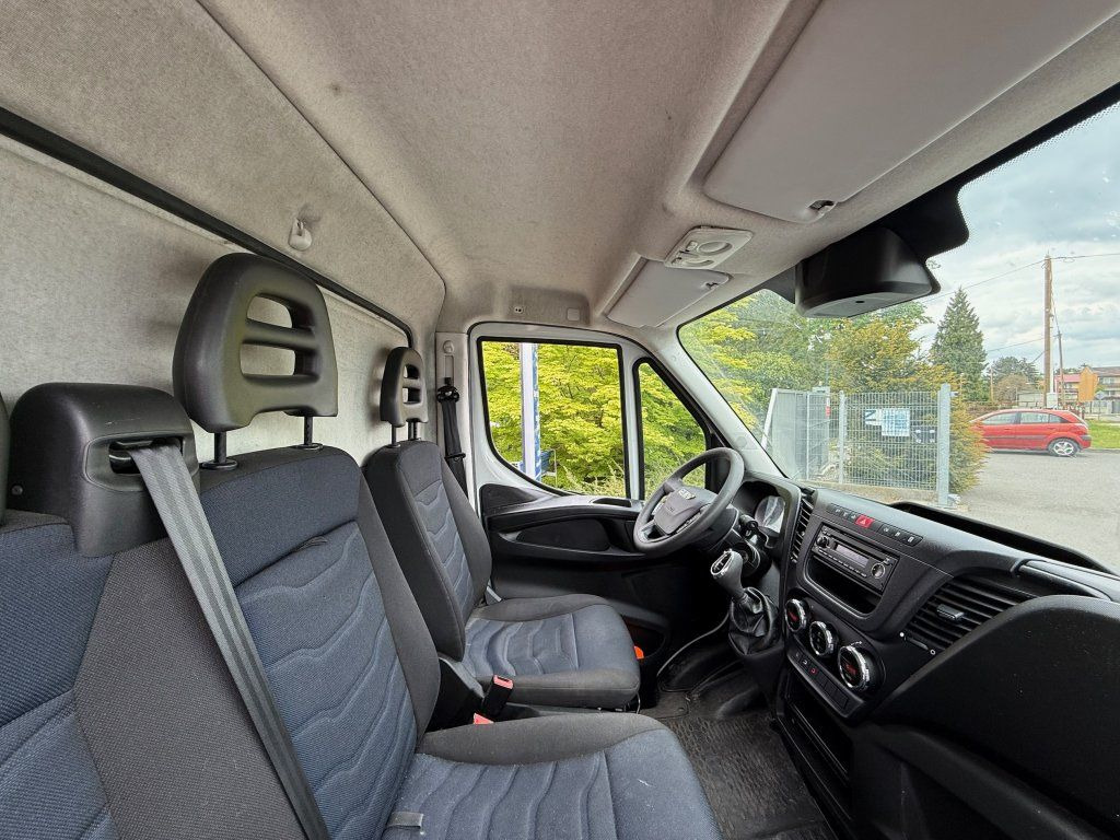 Koffer Transporter Iveco 35S16 Daily UNFAL: das Bild 10
