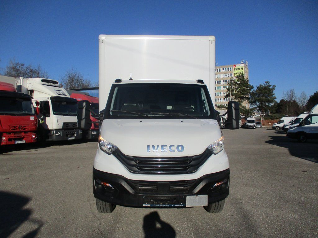 Iveco 70C18 Junge - Koffer Transporter: das Bild 2 Iveco 70C18 Junge - Koffer Transporter: das Bild 2