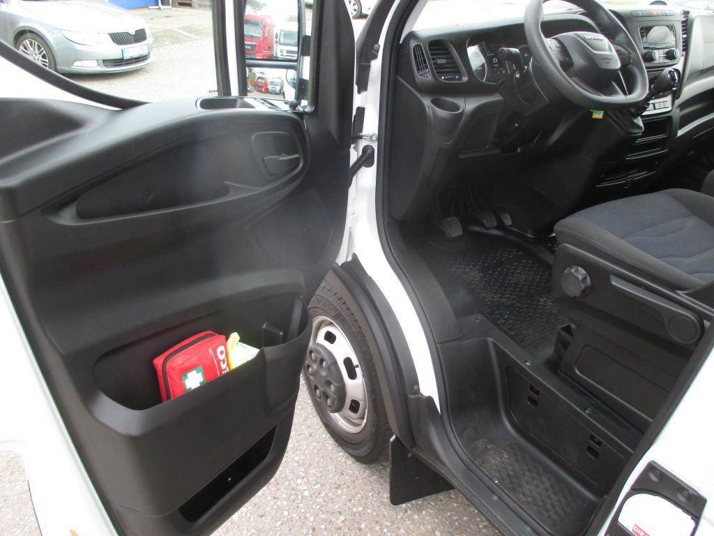 Koffer Transporter Iveco Daily 35C16: das Bild 10