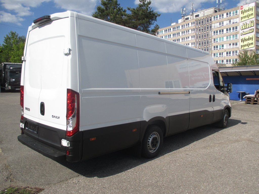 Kastenwagen Iveco Daily 35S16: das Bild 6