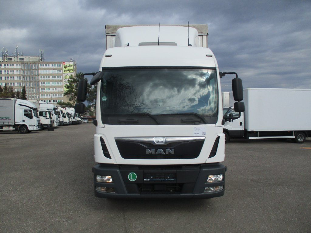 MAN TGL12.250 - Plane LKW: das Bild 2 MAN TGL12.250 - Plane LKW: das Bild 2