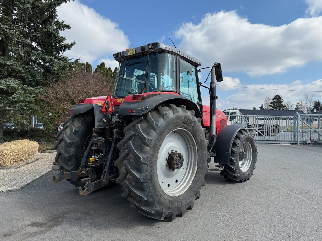 Massey Ferguson MF8260 - Traktor: das Bild 4 Massey Ferguson MF8260 - Traktor: das Bild 4