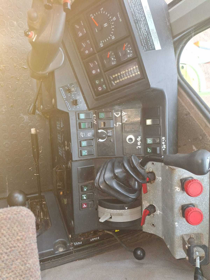 Claas dominator 118 sl Maxi - Erntemaschine: das Bild 2 Claas dominator 118 sl Maxi - Erntemaschine: das Bild 2