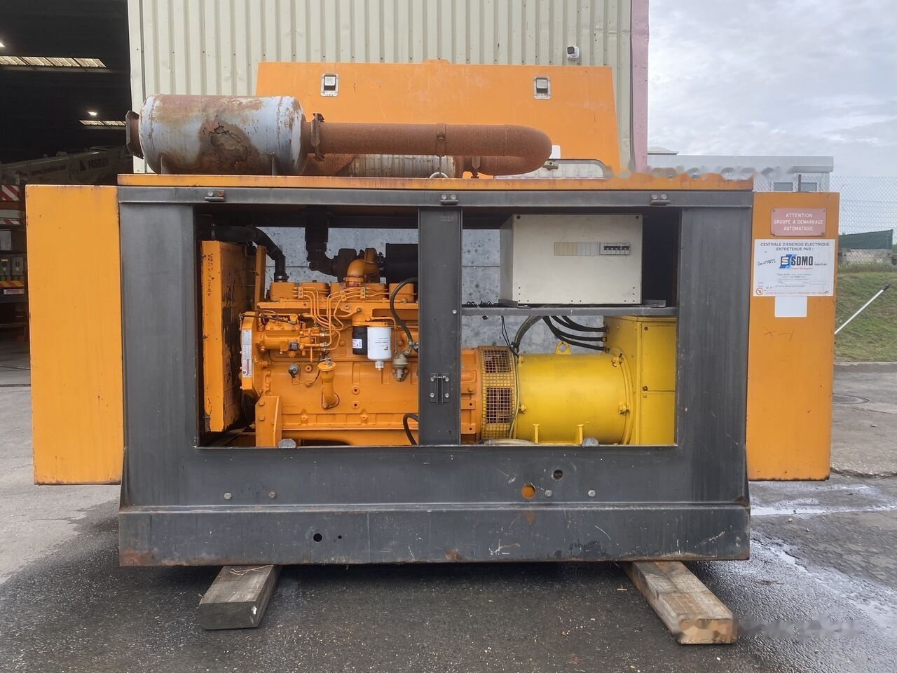SDMO 100 kVa Cummins 6BT5.9 - Stromgenerator: das Bild 2 SDMO 100 kVa Cummins 6BT5.9 - Stromgenerator: das Bild 2