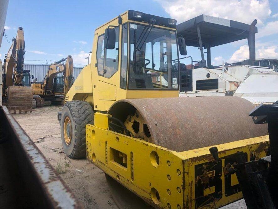 Bomag BW216 D-3 - Walzenzug: das Bild 1 Bomag BW216 D-3 - Walzenzug: das Bild 1