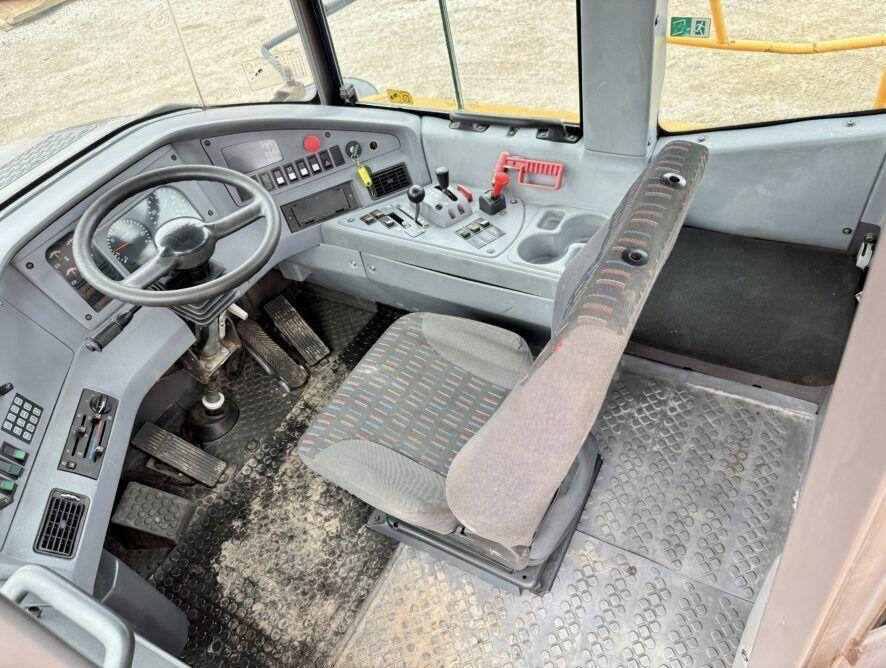 Knickgelenkter Dumper Volvo A35D: das Bild 13