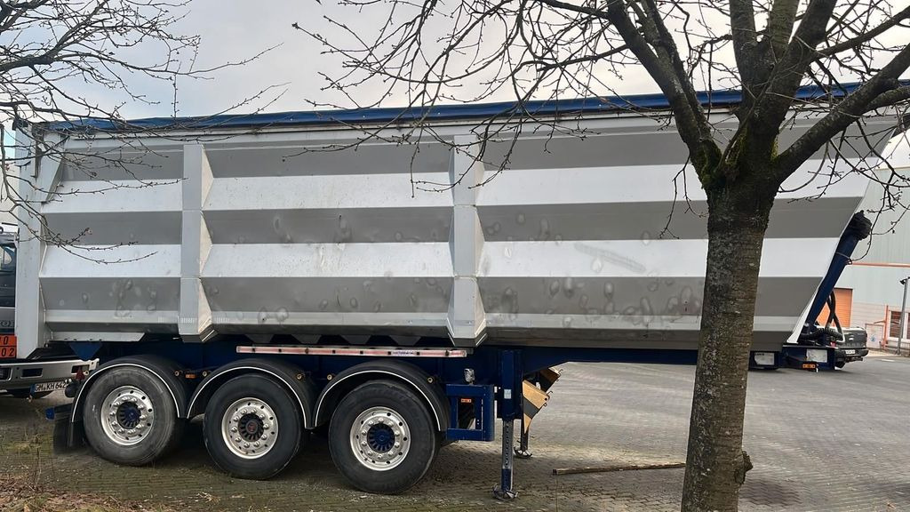 Lück SKF35 45m³ Alufelgen/Liftachse/Scheibenbremse - Kipper Auflieger: das Bild 3 Lück SKF35 45m³ Alufelgen/Liftachse/Scheibenbremse - Kipper Auflieger: das Bild 3