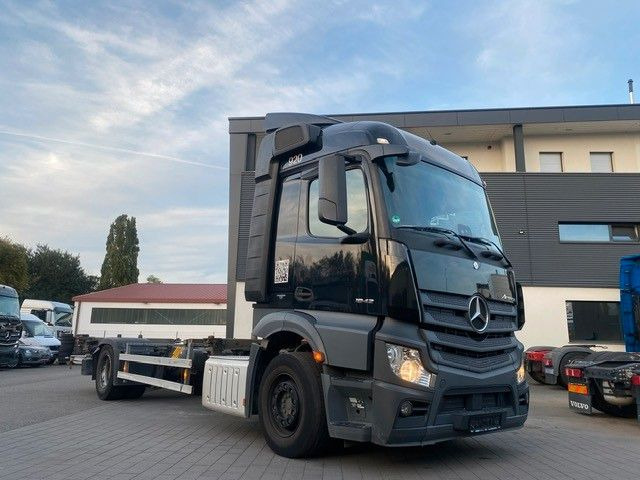 Mercedes-Benz Actros 1842 BDF LBW 1845 2x Mercedes-Benz Actros 1842 BDF LBW 1845 2x - Containerwagen/ Wechselfahrgestell LKW: das Bild 1 Mercedes-Benz Actros 1842 BDF LBW 1845 2x Mercedes-Benz Actros 1842 BDF LBW 1845 2x - Containerwagen/ Wechselfahrgestell LKW: das Bild 1