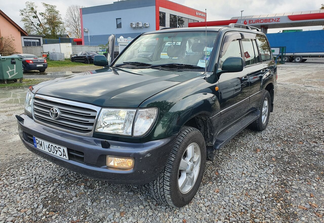 Toyota LAND CRUISER 100 4,2 TD KLIMA 7 OSOB - PKW: das Bild 1 Toyota LAND CRUISER 100 4,2 TD KLIMA 7 OSOB - PKW: das Bild 1