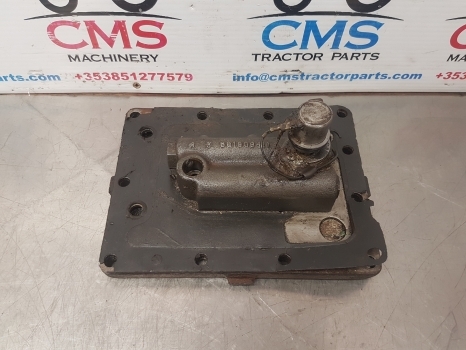 Case 4230 Hydraulic Valve And Cover Plate 10313a3, 110317a1 - Hydraulik ventil für Traktor: das Bild 2 Case 4230 Hydraulic Valve And Cover Plate 10313a3, 110317a1 - Hydraulik ventil für Traktor: das Bild 2