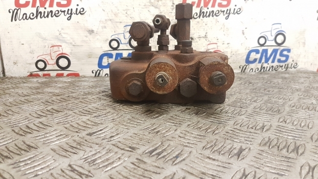 Case Maxxum Mx, Magnum 7000 Series Mx110 Hydraulic Hitch Valve Body 199107a1 - Hydraulik ventil für Traktor: das Bild 1 Case Maxxum Mx, Magnum 7000 Series Mx110 Hydraulic Hitch Valve Body 199107a1 - Hydraulik ventil für Traktor: das Bild 1
