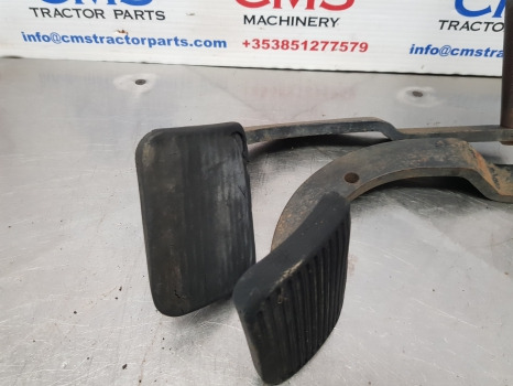 Fiat 140-90, 90-90, 115-90, Brake Pedals Pair 5110643, 5110653 - Bremsteile für Landmaschine: das Bild 3 Fiat 140-90, 90-90, 115-90, Brake Pedals Pair 5110643, 5110653 - Bremsteile für Landmaschine: das Bild 3