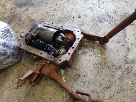 Fiat 70-90, 80-90 Hydraulic Lift Cover Assy 5117164, 5125938, 5123957, 5123959 - Hydraulik für Traktor: das Bild 1 Fiat 70-90, 80-90 Hydraulic Lift Cover Assy 5117164, 5125938, 5123957, 5123959 - Hydraulik für Traktor: das Bild 1