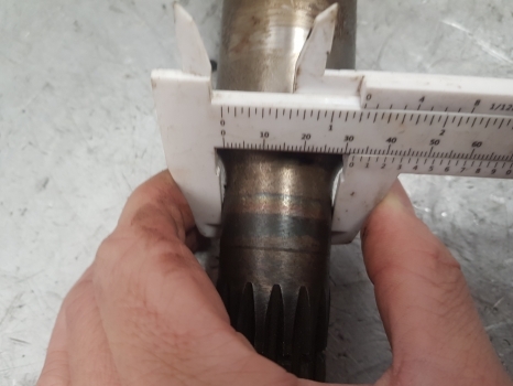 Fiat 90-90, 80-66 New Holland Td, Td D Front Axle Drive Shaft Fork Short 9962245 - Antriebswelle für Traktor: das Bild 5 Fiat 90-90, 80-66 New Holland Td, Td D Front Axle Drive Shaft Fork Short 9962245 - Antriebswelle für Traktor: das Bild 5