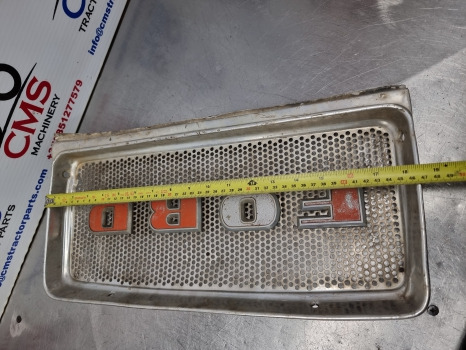 Ford 2000, 3000, 4000, 5000, 4110, Cab Front Grill Genuine 81823928, - Kühlergrill: das Bild 4 Ford 2000, 3000, 4000, 5000, 4110, Cab Front Grill Genuine 81823928, - Kühlergrill: das Bild 4